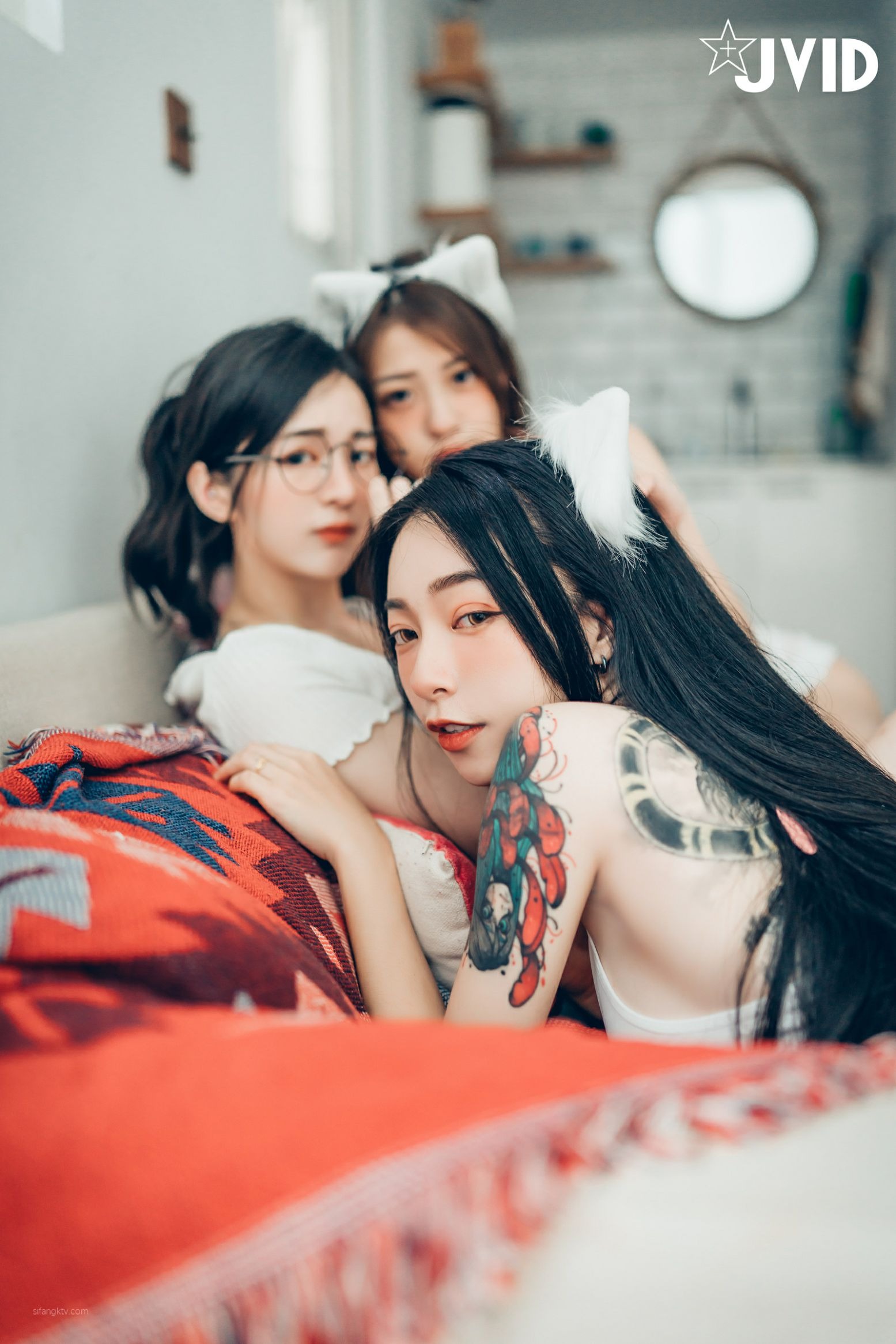 JVID 辰辰×飘飘×妍妍-她和她的两只猫咪(65)