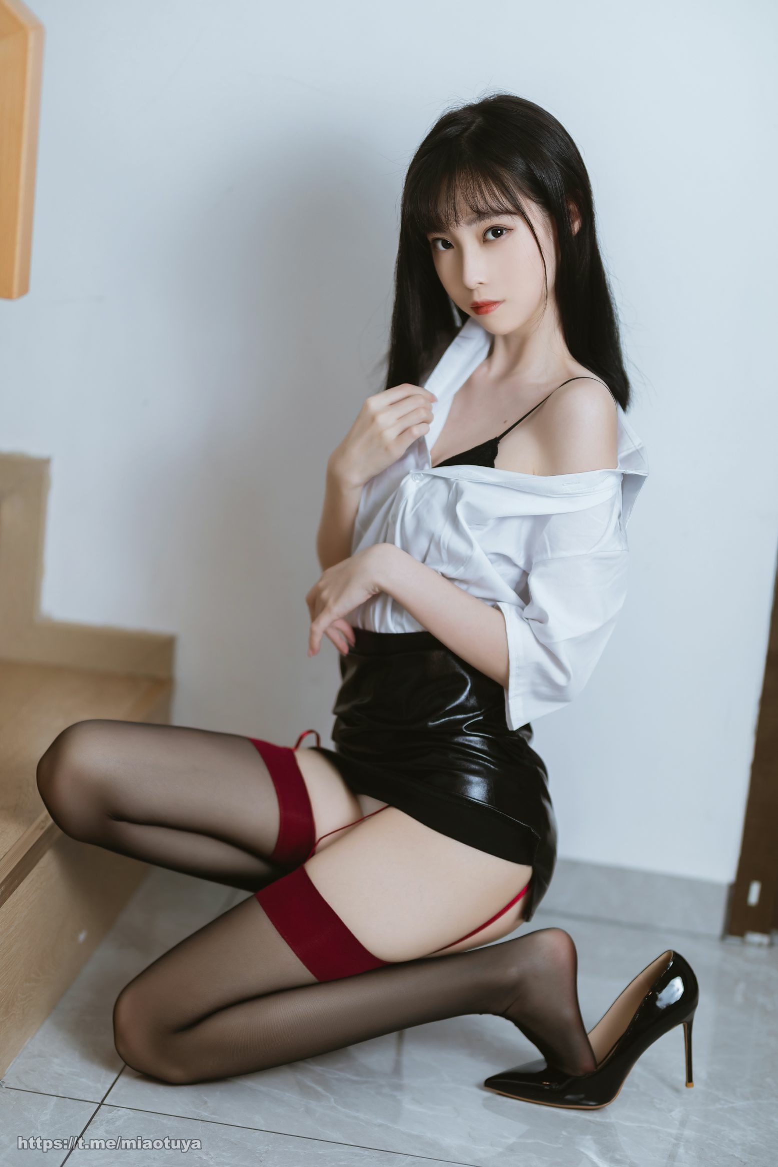 许岚LAN – 黑丝皮裙OL(16)