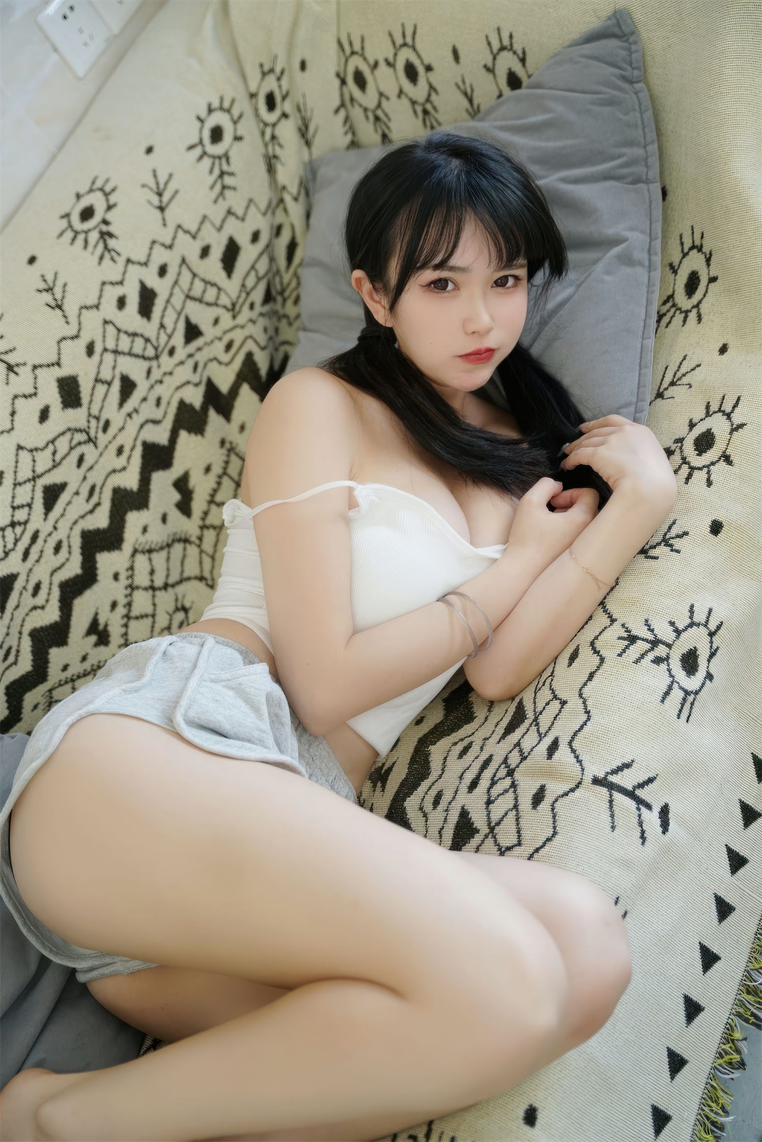 Tina很妖孽呀 白色纯欲吊带(20)