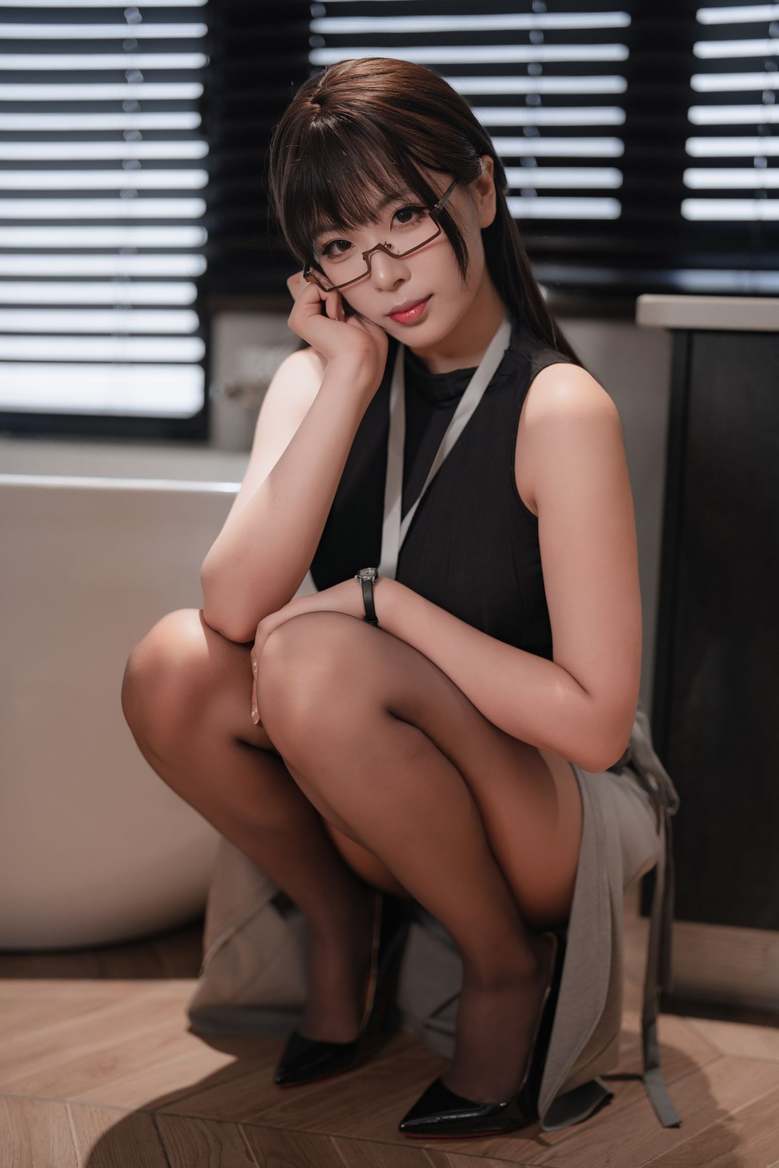 轩萧学姐 – 眼镜娘OL(16)