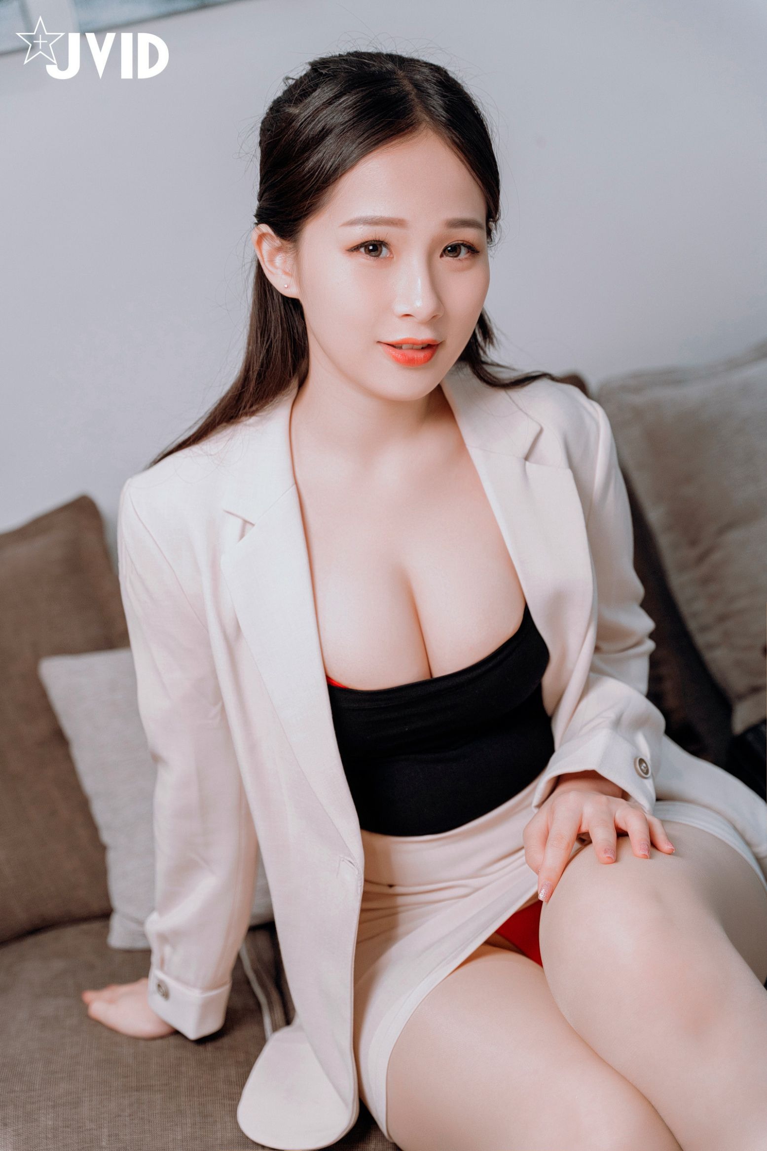 JVID - 肉包 – 来卖飞机杯(68)