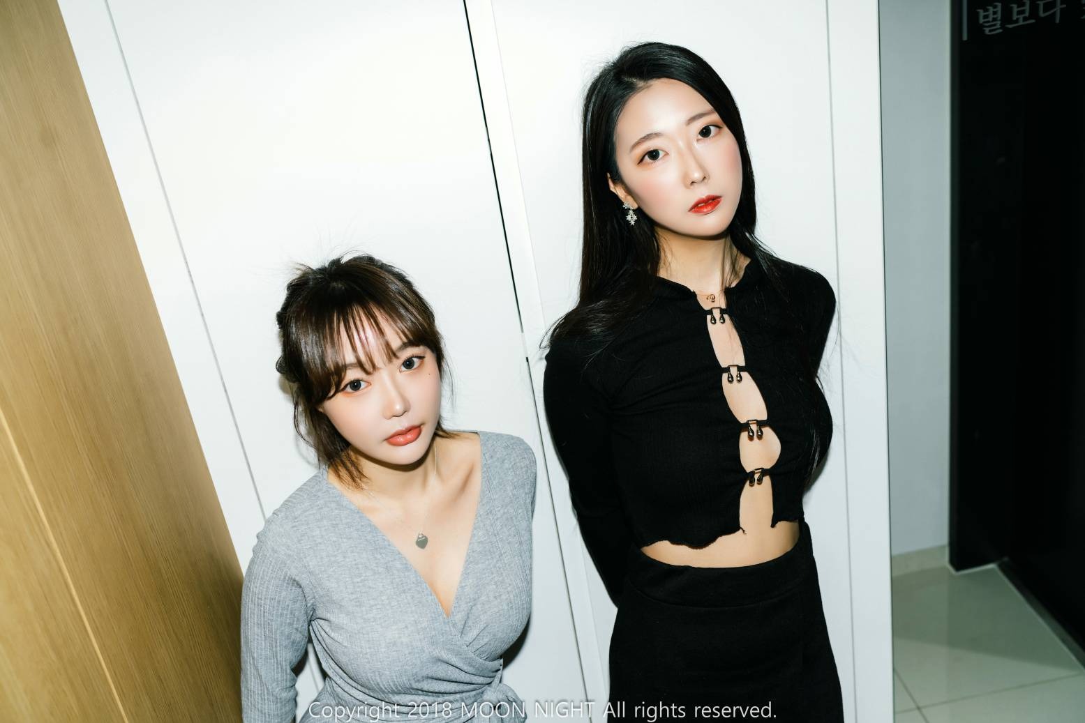 Moon Night Snap - Mona (모나) & Jucy (쥬시) - Loveholic Vol.2(46)